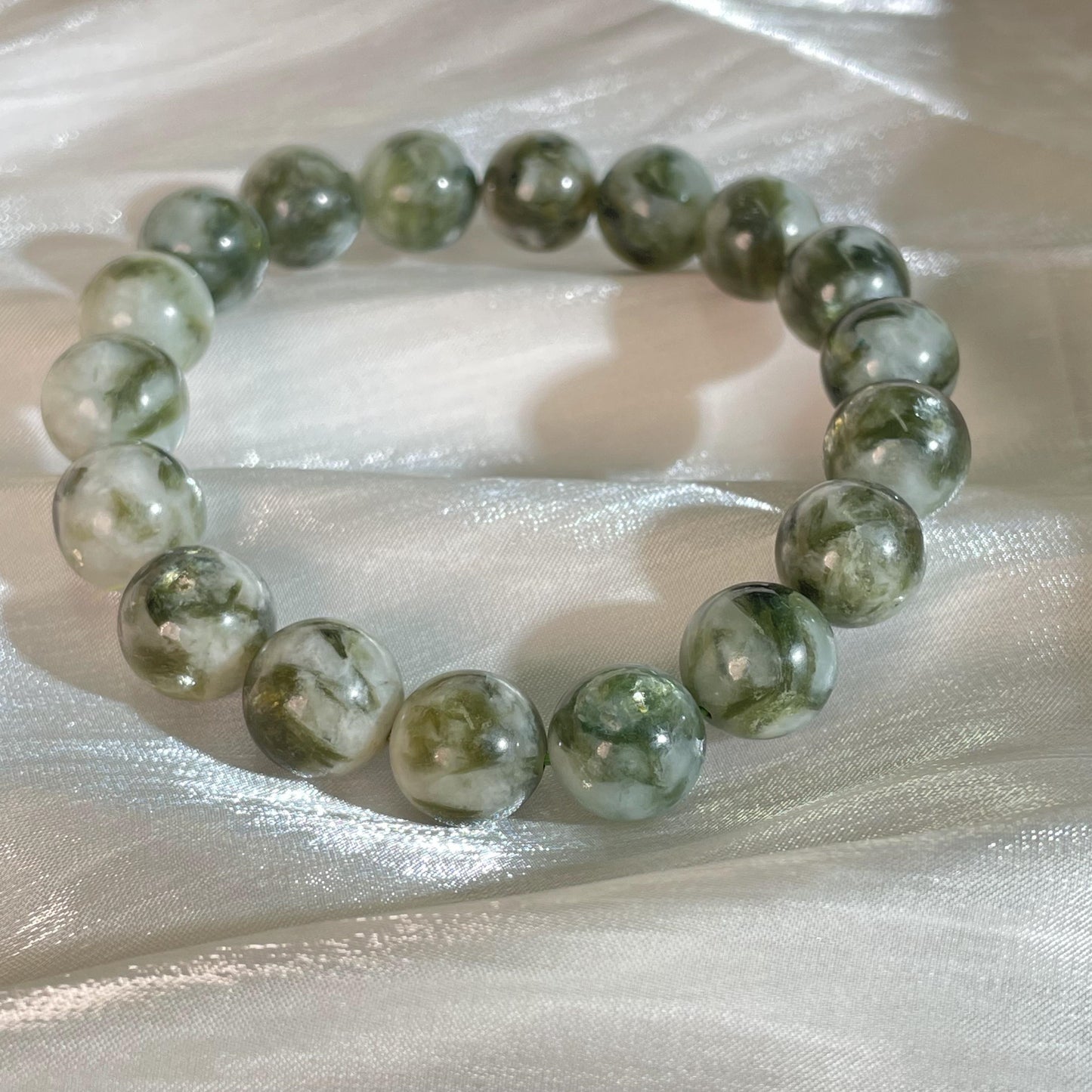 Natural crystal-emerald-finished beaded bracelet