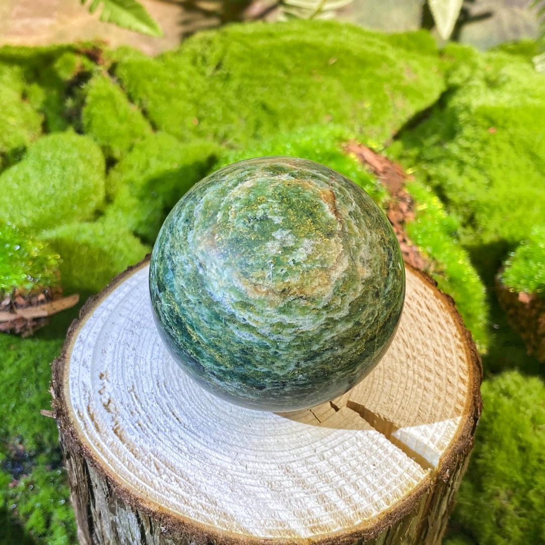 Natural crystal balls-Emerald