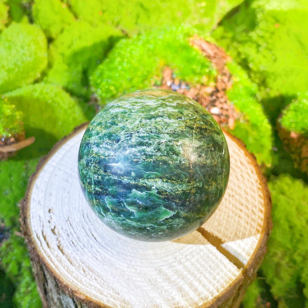 Natural crystal balls-Emerald