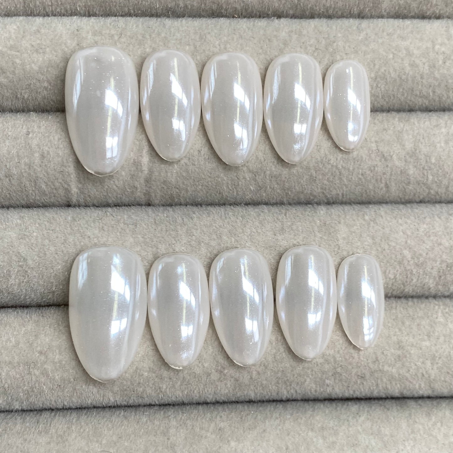 RT-White chrome handmade nails