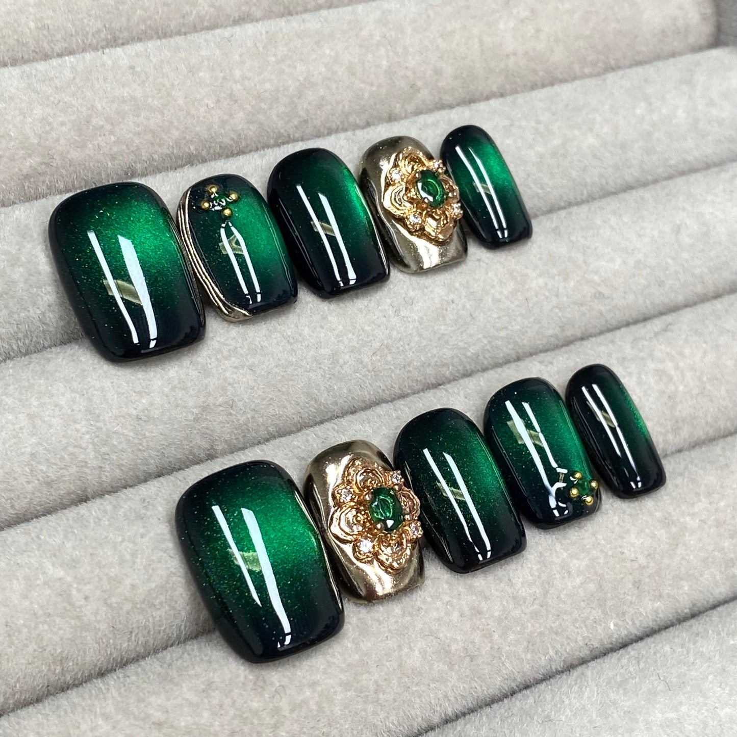Vintage-style, courtly black base with emerald cat-eye rhinestones, exquisite handmade nails - RT