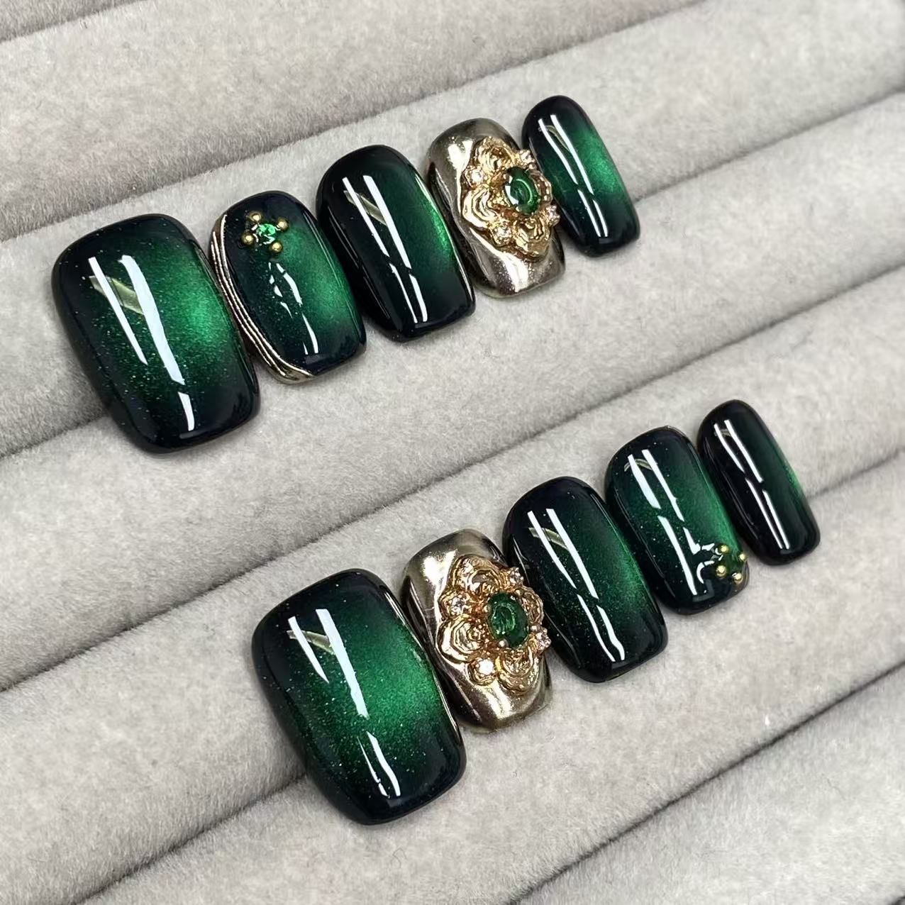 Vintage-style, courtly black base with emerald cat-eye rhinestones, exquisite handmade nails - RT