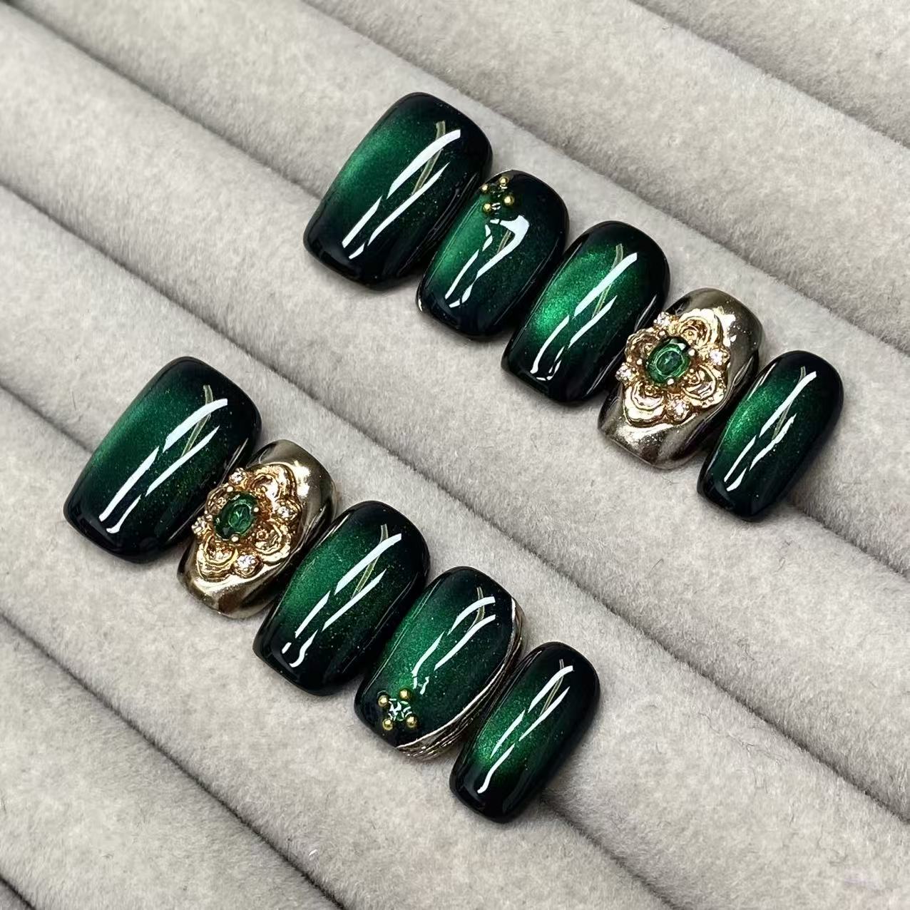 Vintage-style, courtly black base with emerald cat-eye rhinestones, exquisite handmade nails - RT