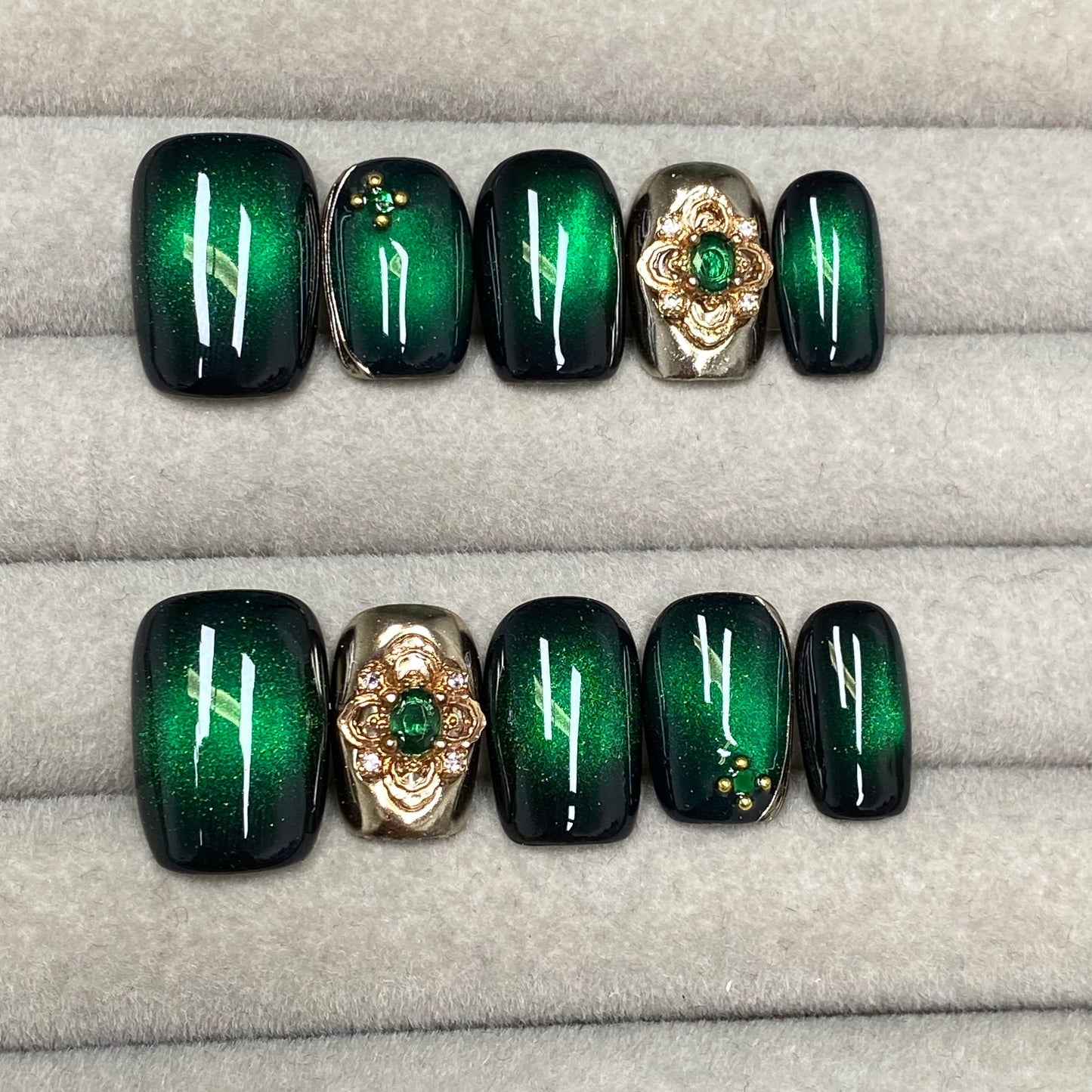 Vintage-style, courtly black base with emerald cat-eye rhinestones, exquisite handmade nails - RT