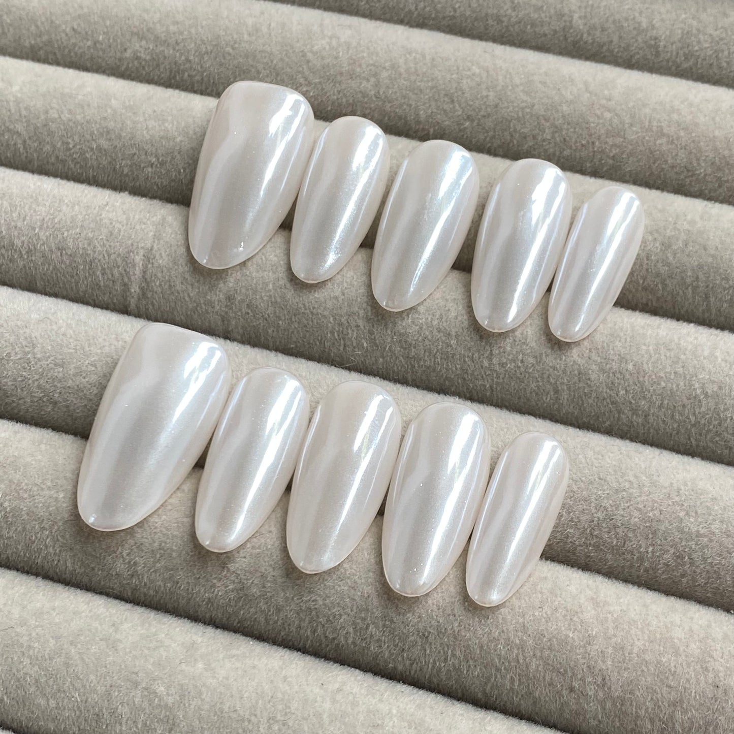 RT-White chrome handmade nails