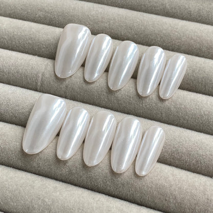 RT-White chrome handmade nails